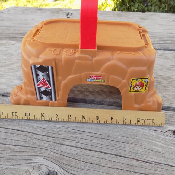 Fisher Price Little People Rock Tunnel Piece with Handle 2010 GEO TRAX ? - Picture 3 of 7